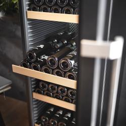 Dvere so samozatv&aacute;rac&iacute;m mechanizmom SelfClosing Door a uľahčen&yacute;m ukladan&iacute;m EasyFill